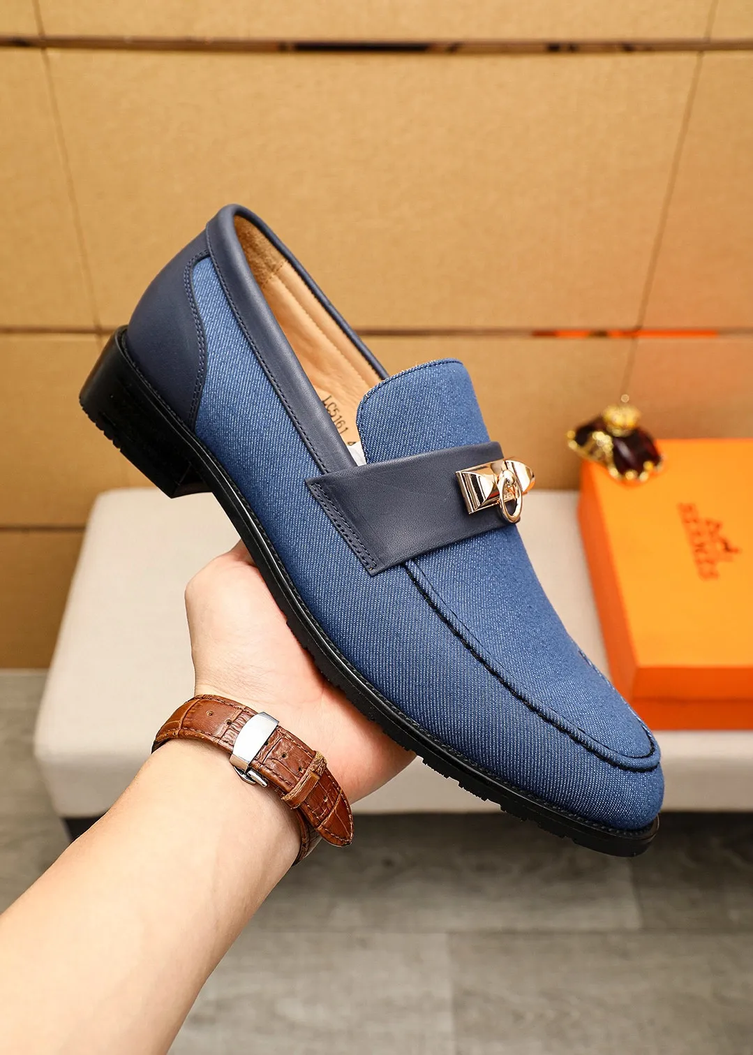 Men's shoes 💰442💐 Product trademark: HERMES "Hermès" casual leather shoes Regular size: 38-44 (45.46.47🉑️customized) Product materials: Selected imported fabric upper + classic hardware buckle, imported water-dyed 🐂 cowhide lining. Strong three-dimensional visual effect, combined outsole Color: 3⃣️colors available